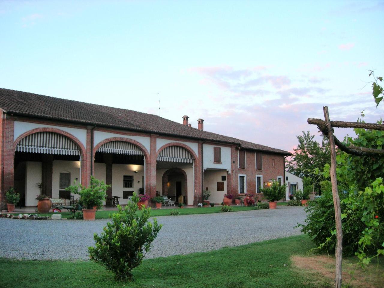 Agriturismo Campass Castelvetro Piacentino Exterior photo